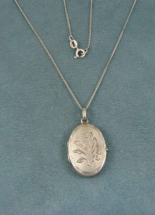 Old Vintage 925 Silver Locket, Hand Engraved + Silver chain.