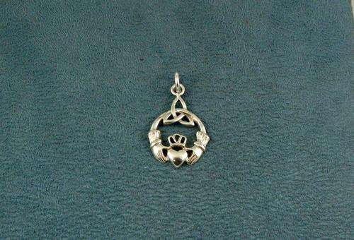 Beautiful Vintage Sterling 925 Silver Irish wedding Pendant.