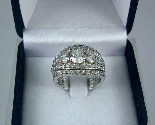 Striking Vintage 925 Silver Cluster Ring with CZ.