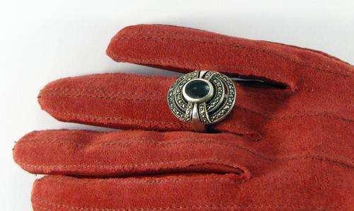 Beautiful Retro Vintage 925 Sterling Silver Cluster Ring with Onyx & Marcasites.