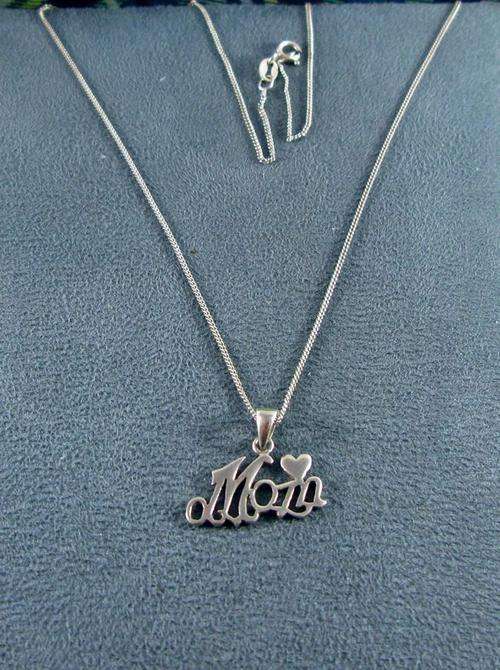 Vintage 925 Sterling Silver Necklace - "Mom". Hallmarked Italy. As new!