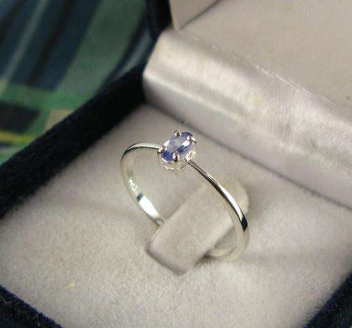Pretty Vintage 925 Sterling Silver Solitaire Ring with Iolite Stone.