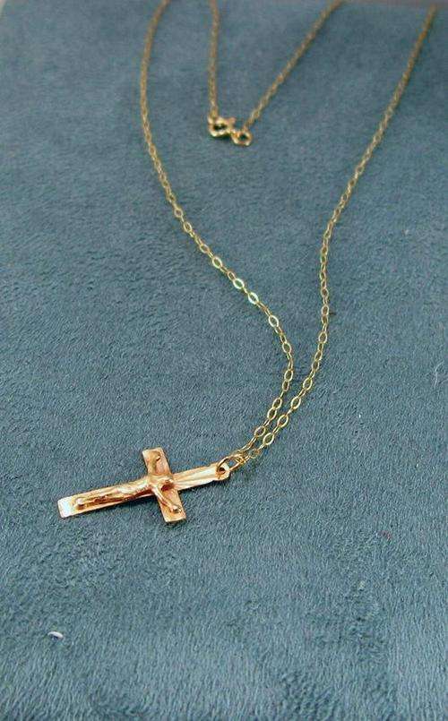 Vintage 9 Carat Gold Cross & 9 Carat Gold Chain.