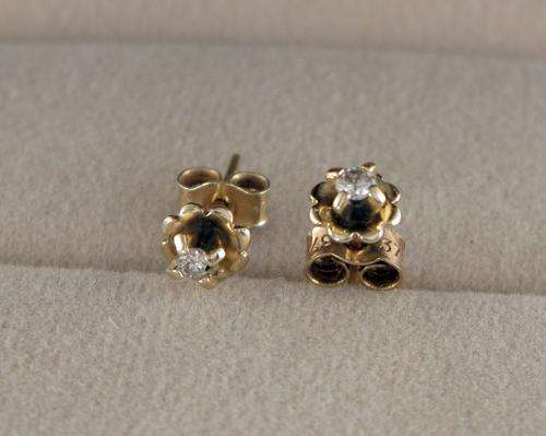 Pretty Vintage 9 Carat Stud Earrings with Natural Diamonds. 100 % Authentic Warranty.