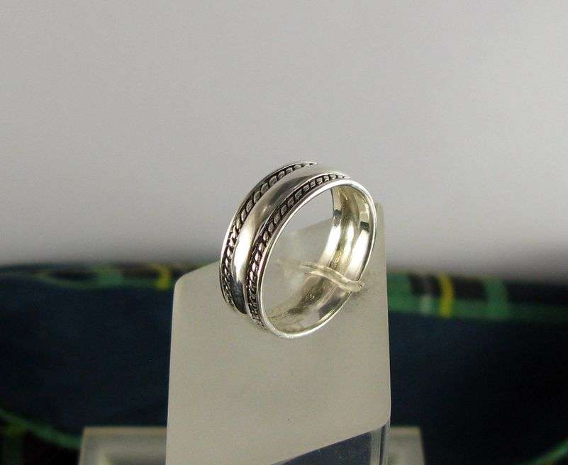 Vintage 925 Silver Celtic Ring.