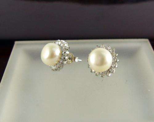 Pretty 925 Sterling Silver Cluster Stud Earrings with Fresh Water Pearls& Crystals.