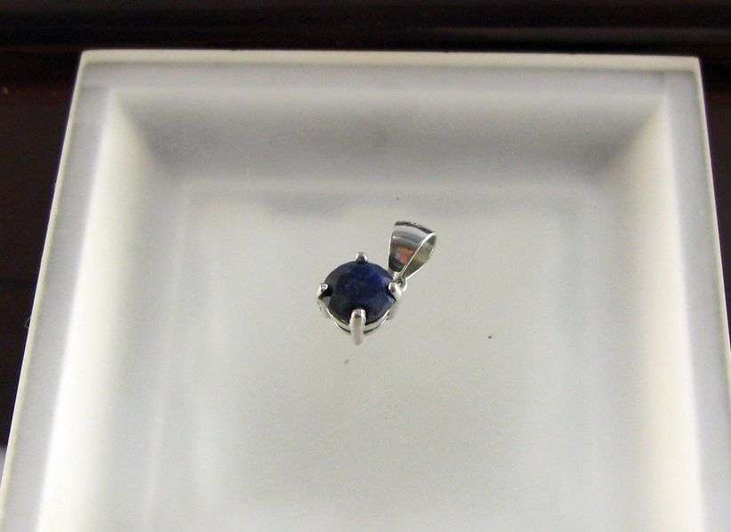 Vintage 925 Sterling Silver Pendant with Sapphire.