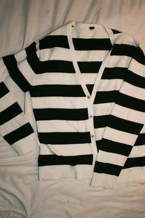 BLACK AND WHITE STRIPED JERSEY