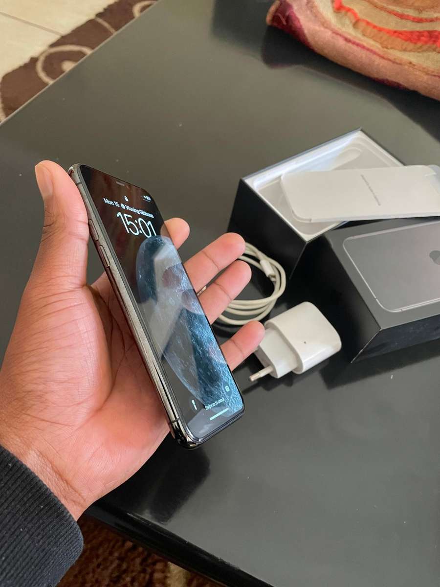 Apple iPhone 11 Pro 256GB (Good condition)