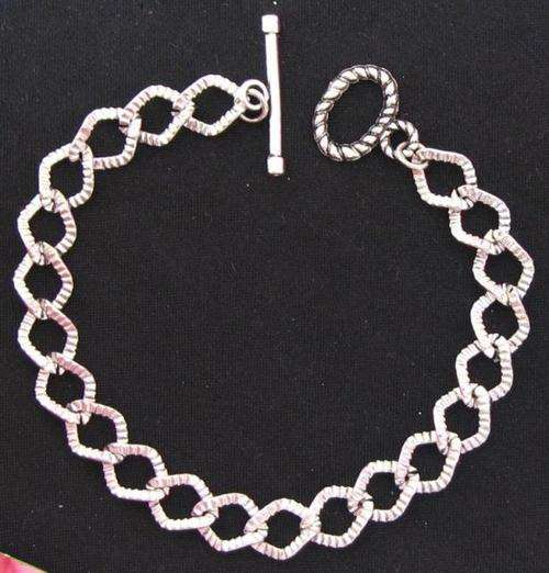 20cm  SILVER TONE BRACELET WITH TOGGLE FASTENER FROM THE JEMERO COLLECTION