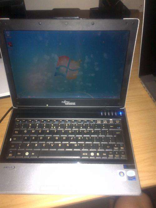 Fujitsu Siemens laptop,12" screen,Intel Core2Duo 1.67ghz,1gb ram,160gb hd,windows 7