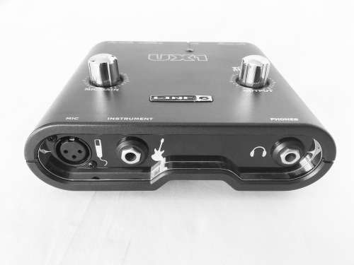 ***MUST GO THIS WEEKEND - NO RESERVE!!**** AUDIO INTERFACE FOR GUITAR - Line 6 POD Studio UX1