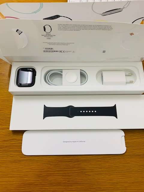 Apple Watch Series 5 GPS, Aluminum, 44mm