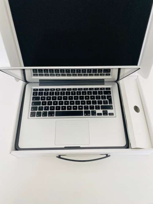 Apple MacBook Pro 13.3-inch | Core i5 2.5GHz | 8GB DDR3 RAM | 500GB HDD | MD101
