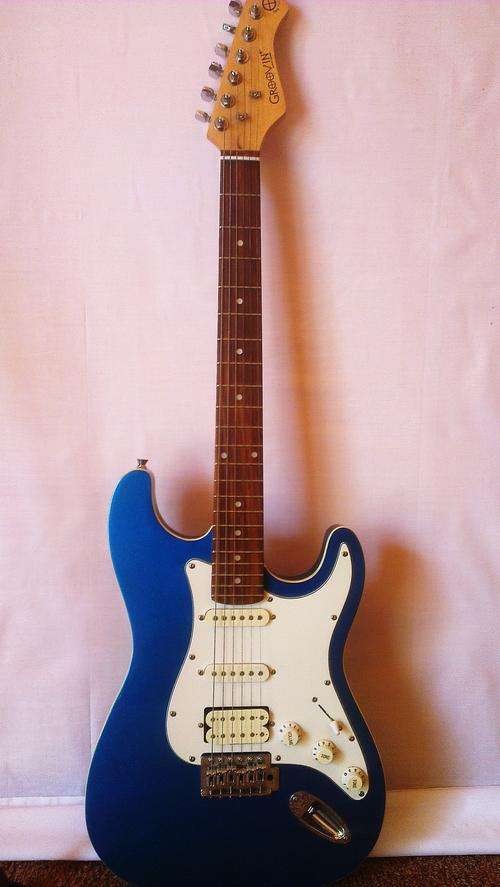 ELECTRIC GUITAR - GREAT CONDITION