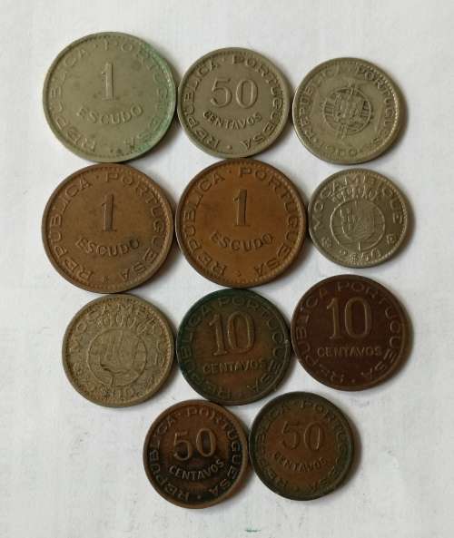 Collection of 11 Republica portugesa coins.