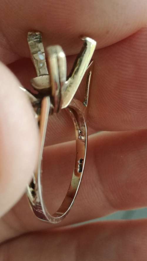 9 Ct Gold scrap. 9.00 gram.