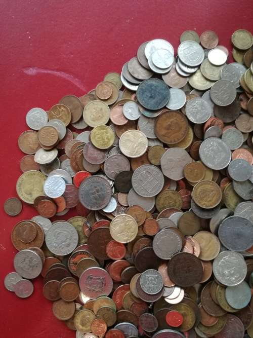 Collection of 4.4 Kilograms of world coins. Some good.