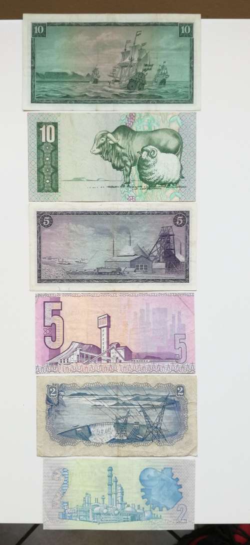 South Africa different old R10,5 and R2 bank notes.
