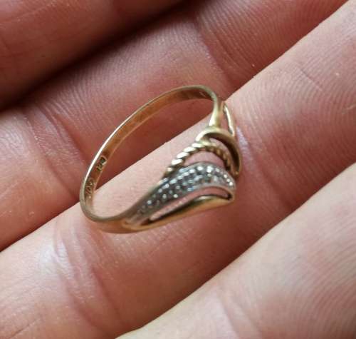 Collection of 9 CT gold ladies rings. 8.43 Grams.