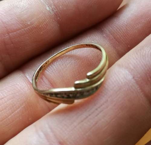 Collection of 9 CT gold ladies rings. 8.43 Grams.