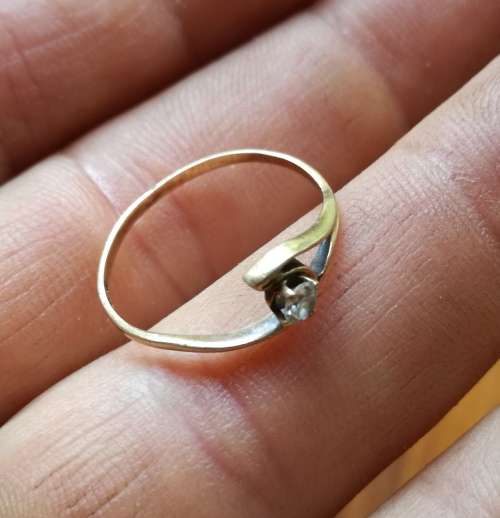 Collection of 9 CT gold ladies rings. 8.43 Grams.