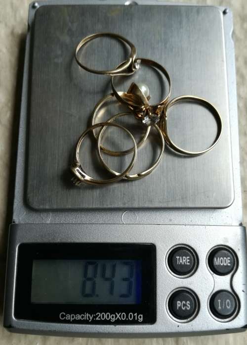 Collection of 9 CT gold ladies rings. 8.43 Grams.