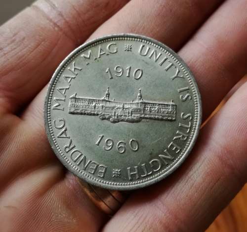 South Africa 1960 Silver 5 Shillings. Good condition.