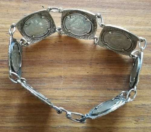 South Africa silver tiekie bracelet. 27.70 Grams.