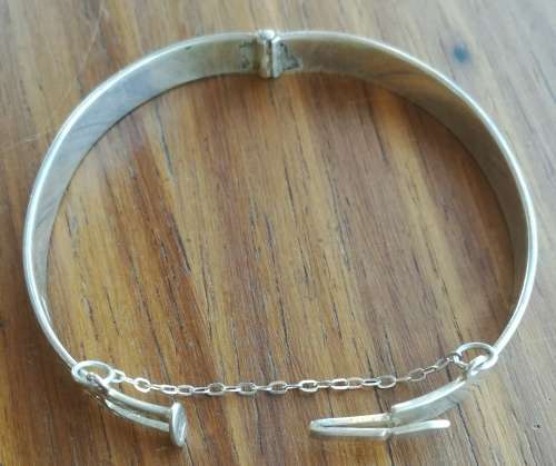 Vintage silver engraved arm band. 20.13 grams.