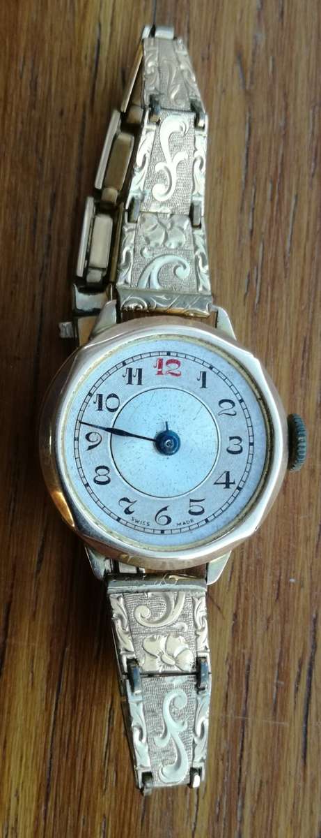 Vintage Antique gold ladies watch. LN Made.