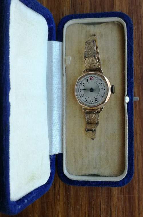 Vintage Antique gold ladies watch. LN Made.