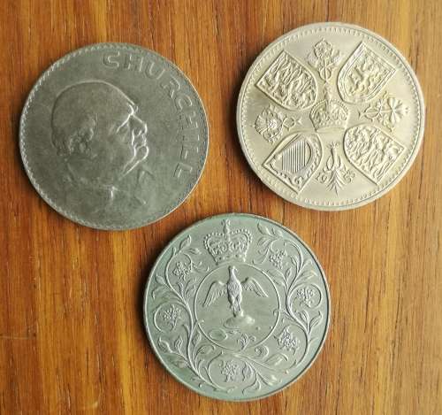 Great Britain collection of 3 old commemorate crown coins.
