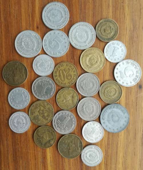 Jugoslavia collection of 25 old coins.