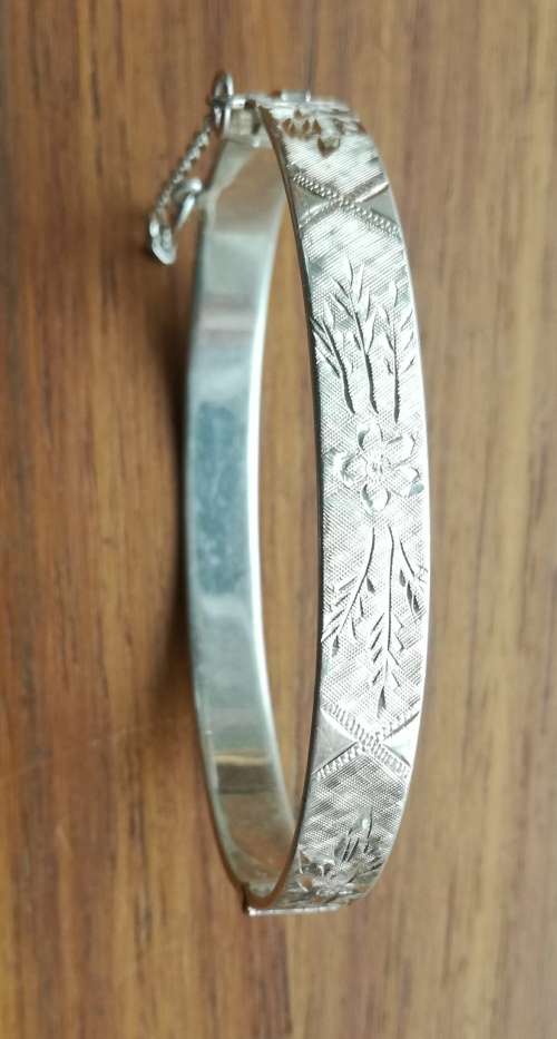 Beautiful sterling silver engraved ladies Bracelet.