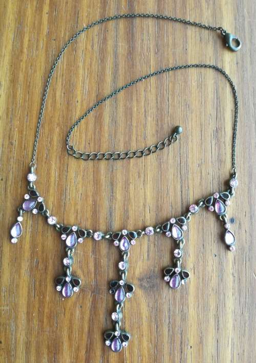 Vintage beautiful silver necklace with purple stones. (455mm long)