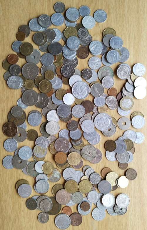 Collection of 250 coins from around the world. Some Good.