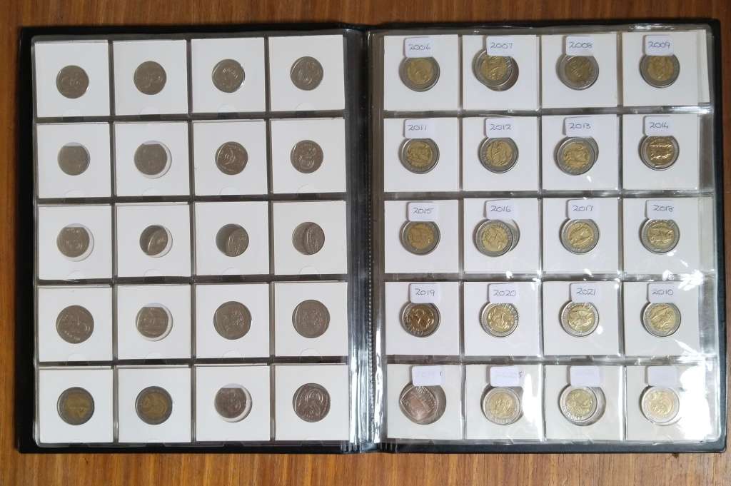 Collection of 102 Republic of South Africa coins with album. ( R 252 in valid currency)