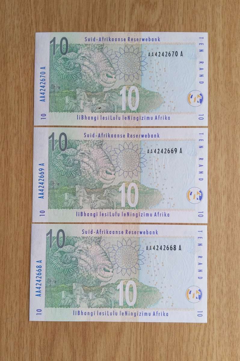 South Africa Gill Marcus 3 Consecutive Number old R10 Bank Notes. (668-670)
