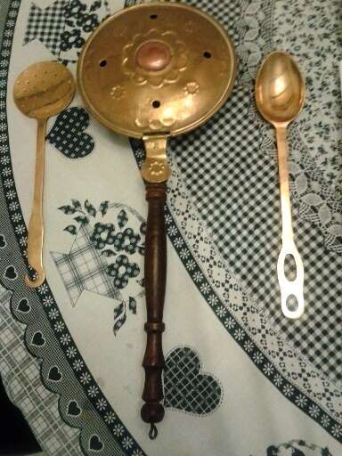 VINTAGE  COPPER  BED WARMER + 2 UTENSIL'S (NICE)