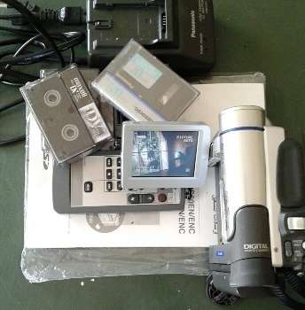 PANASONIC NV-DS65  DIGITAL VIDEO CAMERA + CHARGER+MIC+BAG+MANUAL