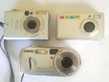 1 Canon / 1 DSC-K06/1 SONY Digital Camera  (UNTESTED GOOD FOR COLLECTOR)