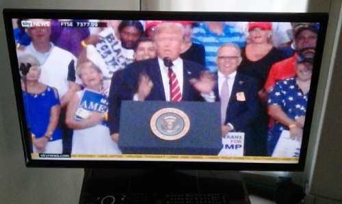 SUMSUNG  (32) HD Flat TV