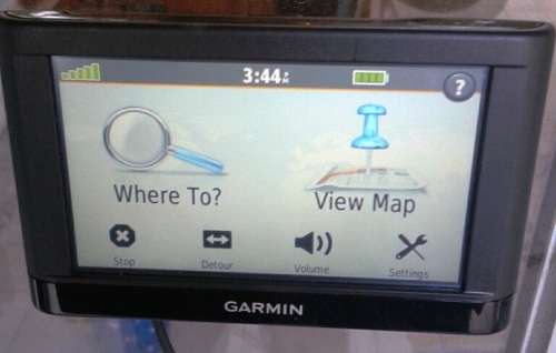 GARMIN NUVI 1300 SERIES GPS   ( UNITED KINGDOM MAPS)