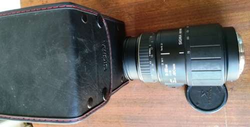 SIGMA   ZOOM  AF 70-300mm LENS MINOLTA MOUNT + CASE