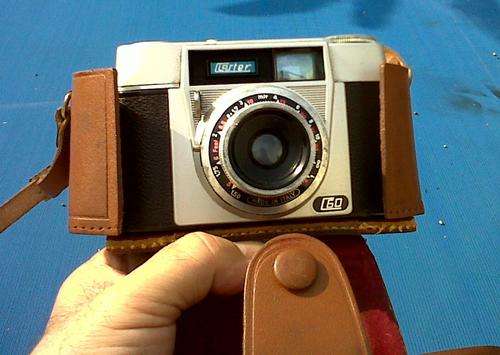 Vintage /ANTIQUE CLASTER C60 CAMERA