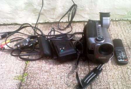 CANON UC5500 8MM VIDEO CAMCORDER & ACCESSORIES