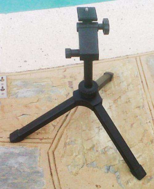 CAMERA TRIPOD