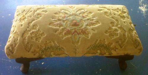 VINTAGE ANTIQUE FOOTSTOOL