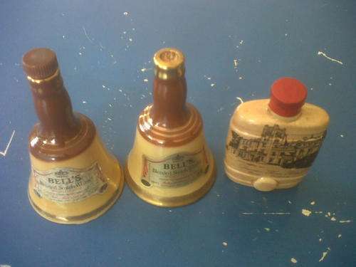 BELL'S  SCOTCH WHISKEY WADE 2X MINIATURES  X 1KINDNESS
